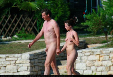 На пляже нудистов