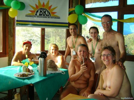 Нудистский лагерь