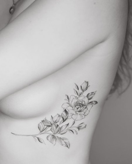 Тату для девушек на ребрах