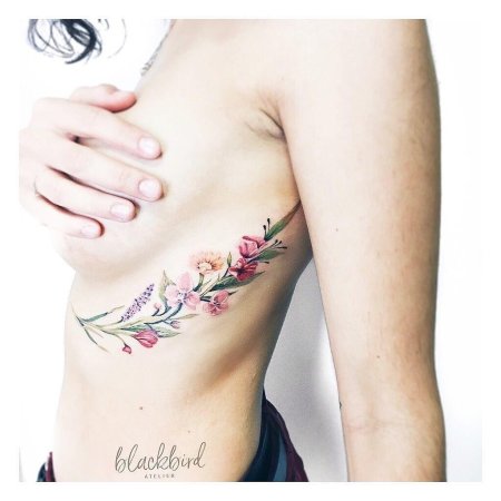 Тату веточка под грудью