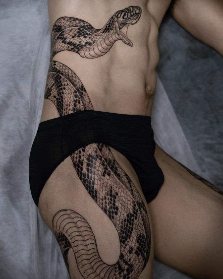 Тату змеи на ноге мужские