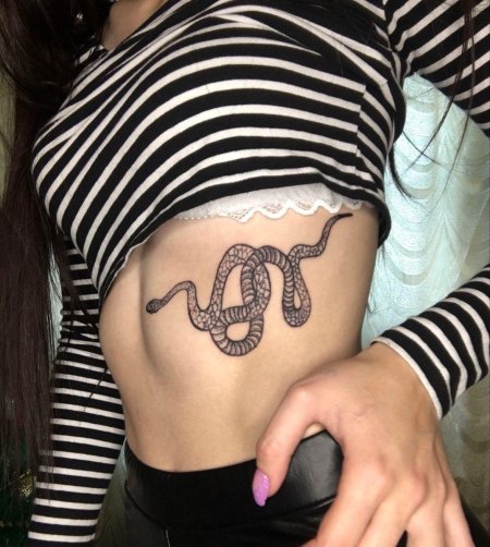 Татуировки для девушек змея