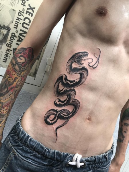 Тату змеи мужские