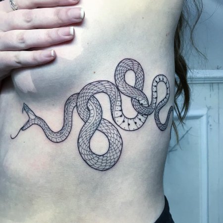 Тату со змеей