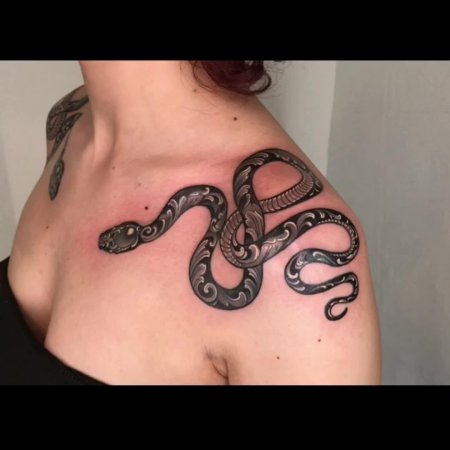 Тату змеи для девушек