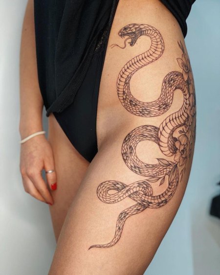 Тату змея значение для девушек