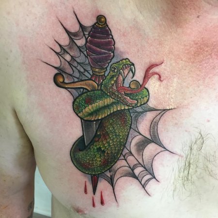 Тату змея с кинжалом