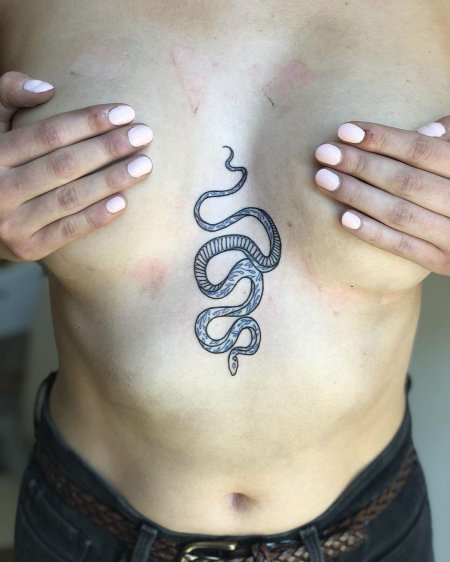 Тату со змеей