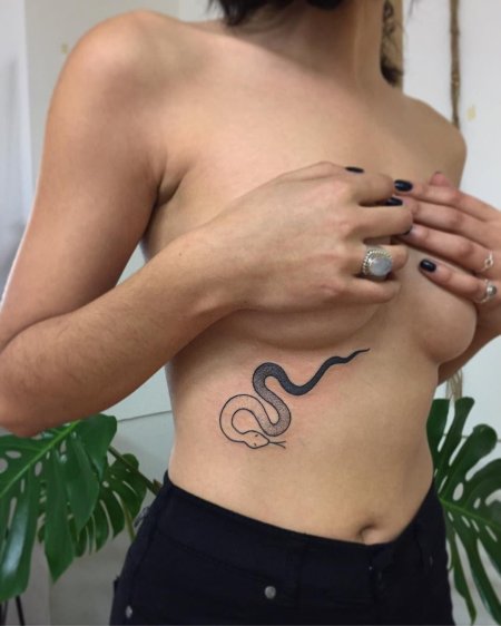 Тату со змеей для девушек