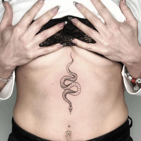 Тату змеи для девушек