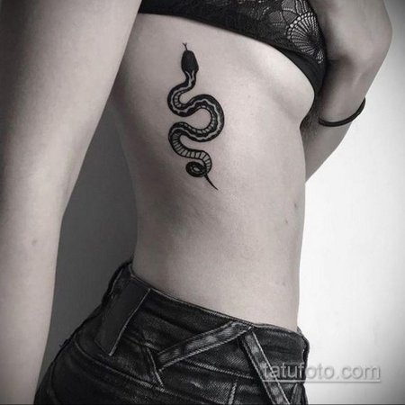 Тату змеи для девушек