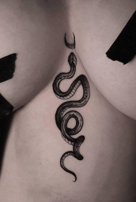 Тату для девушек змея