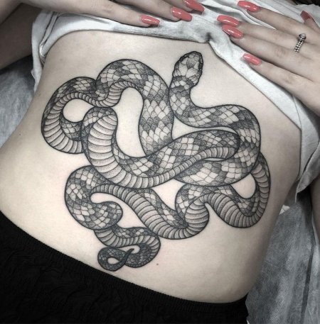 Тату змеи для девушек