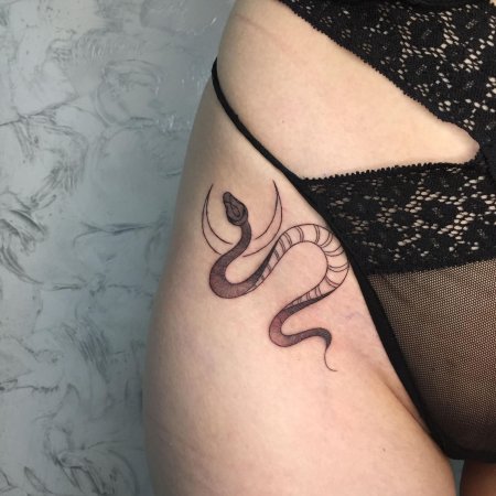 Тату для девушек змея