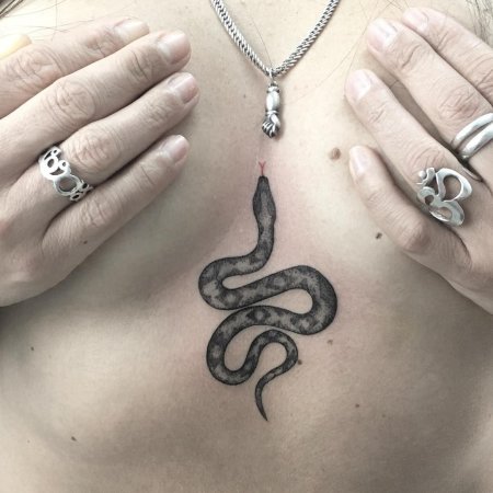 Тату змеи для девушек