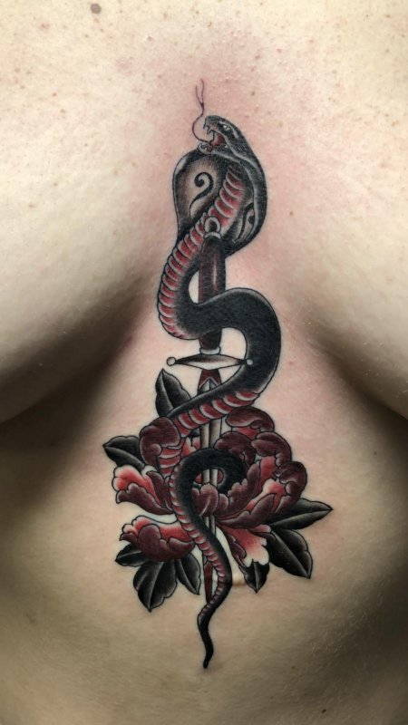 Тату змея с кинжалом