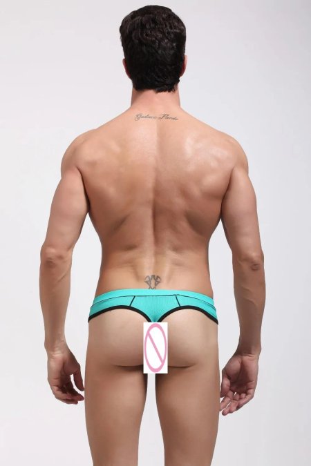 Мужчины в стрингах