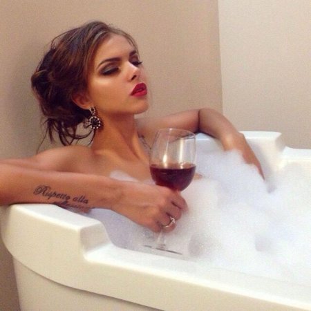 Девушка в ванной