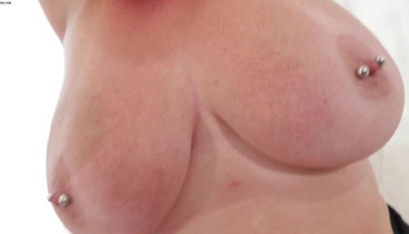 Проколола соски