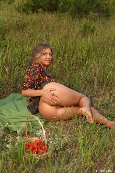 Эротика клубничка