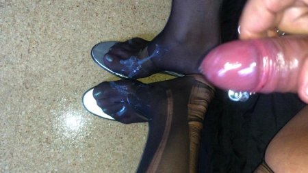 Сперма на ступнях