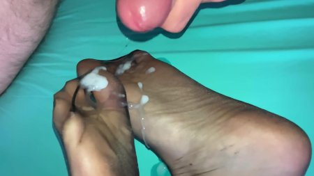 Сперма на ступнях
