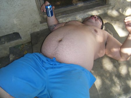 Пузатые мужики