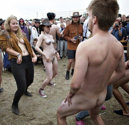 Фестиваль голых