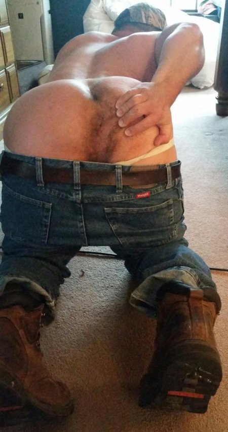 Мужские попки в джинсах