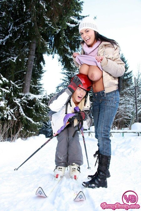 Баба с огромными сиськами зимой