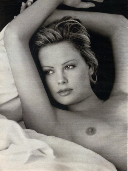 Актриса шарлиз терон ню