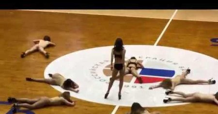 Голая танец