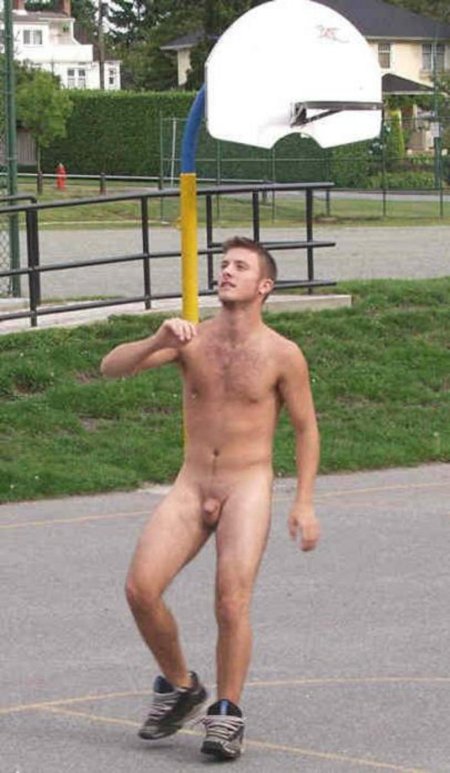 Голые баскетболисты