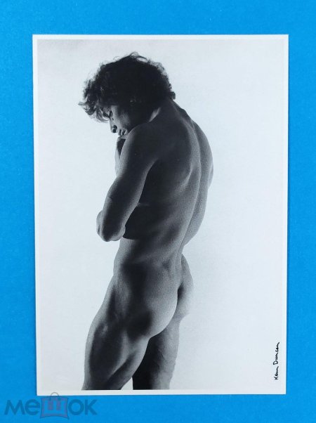 Обнаженные мужчины