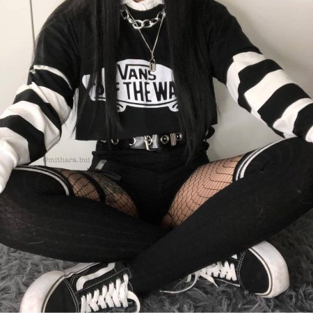 Стиль эмо в одежде для девушек