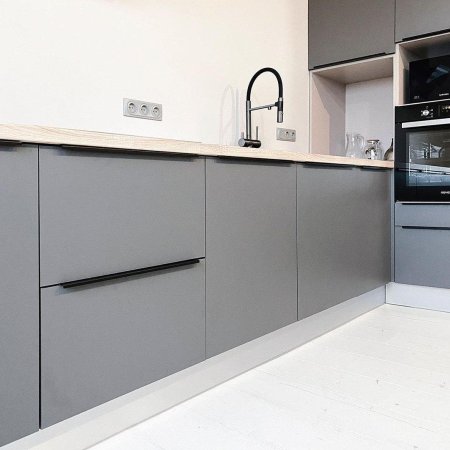 Кухня с профильными ручками