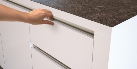 Встроенные ручки для кухни на фасадах