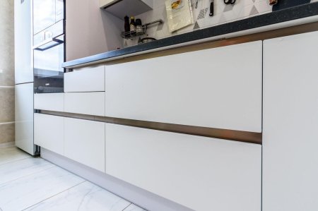 Кухня с ручками гола