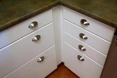 Угловой кухонный шкаф