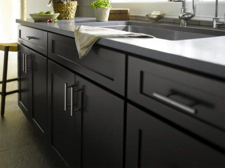 Темно серая кухня