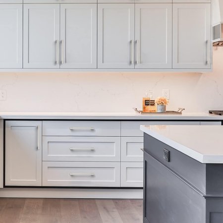 Современная кухня белая