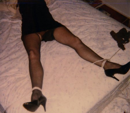 Связанные женские ножки