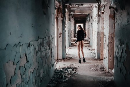 Фотосессия в заброшенном здании