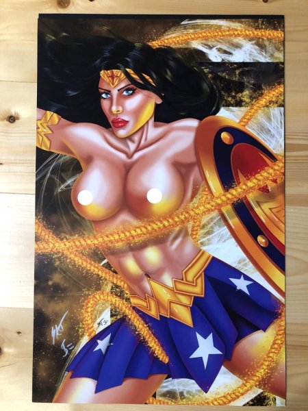 Чудо женщина большие сиськи