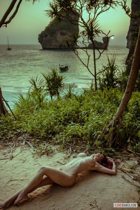 Ню на экзотических островах