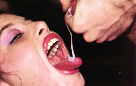 Полный рот спермы порно