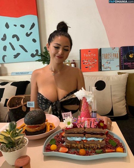 Сексуальные большие сиськи