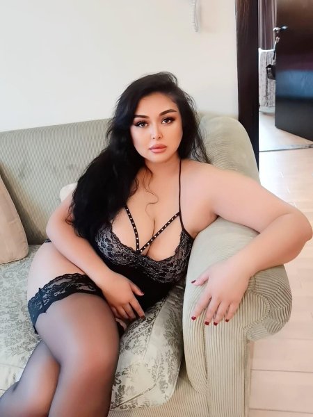 Пышная женщина