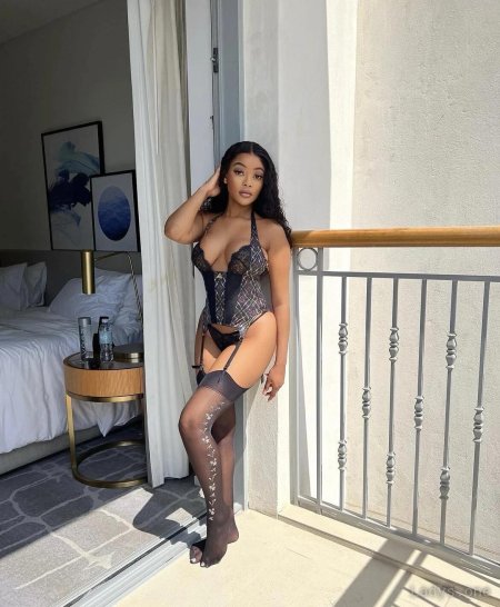 Девушка и женщина