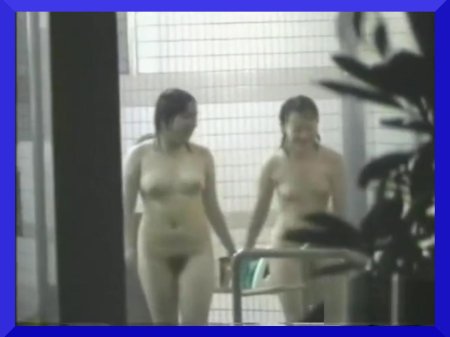 Бассейн голые